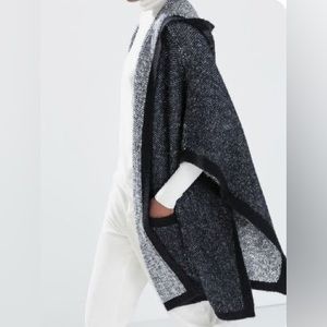 ZARA KNIT  two tone Sweater Knit Poncho / Navy / Size M